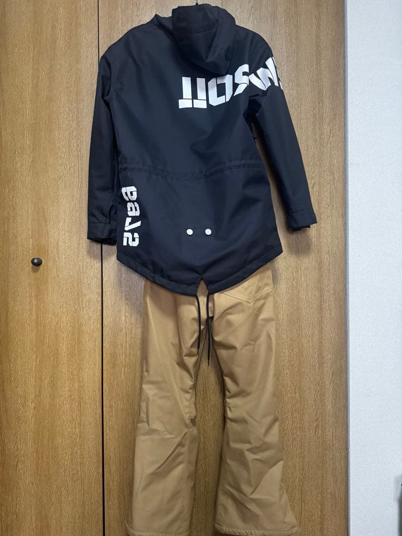 【セール中】【newroll】スノボーウェア 上下セット Sサイズ