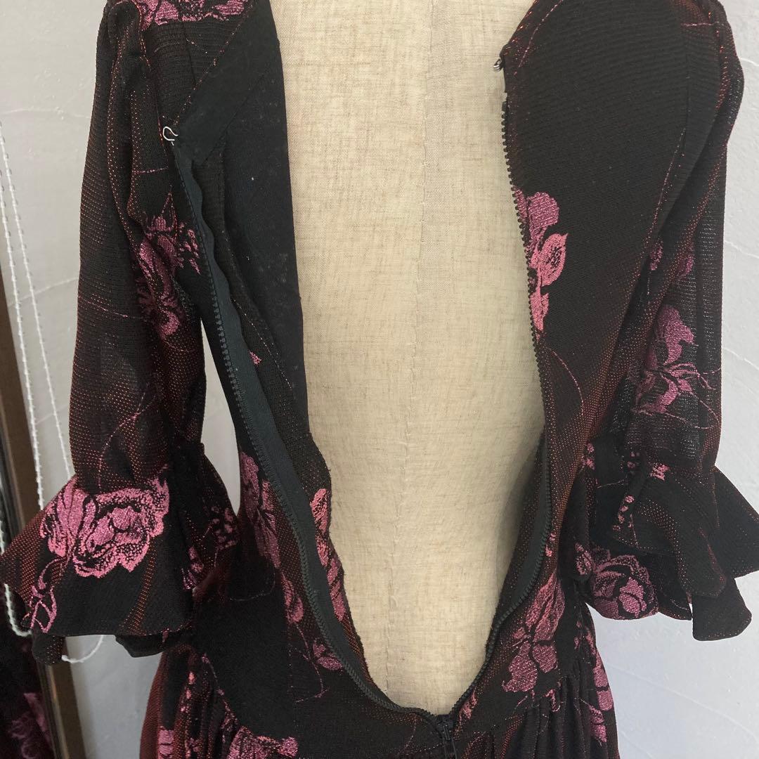 良品 フラメンコ ワンピース 伸びる生地 花柄 ピンクラメ ゴージャスフリル 黒