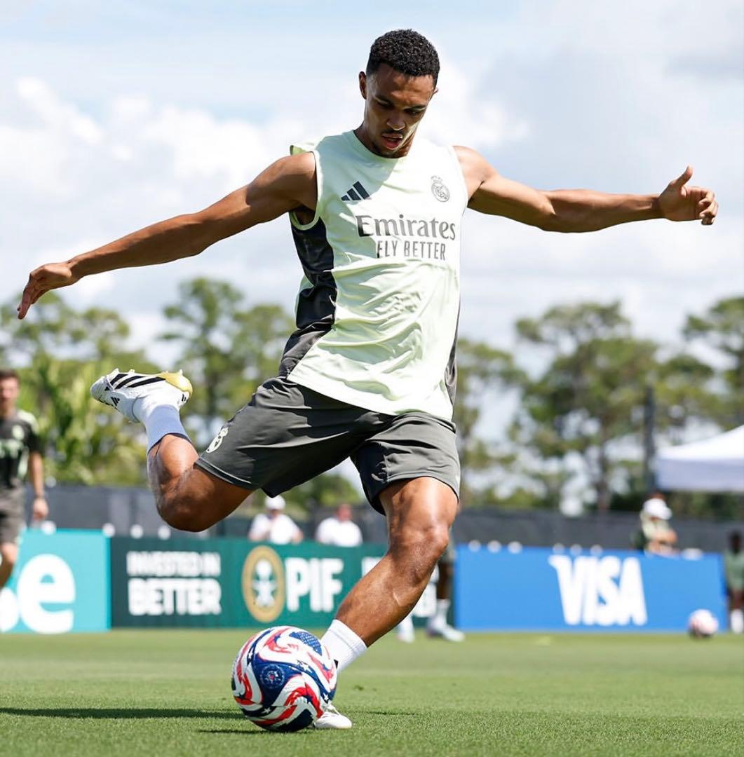 レアル・マドリード ノースリーブシャツ　スポンサー付き M