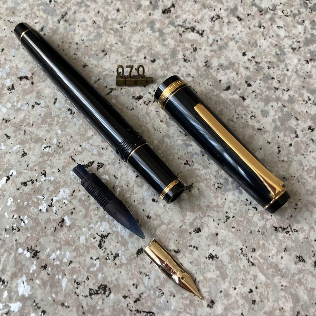 #070 未使用品 万年筆 PILOT パイロット エラボー Elabo 14k