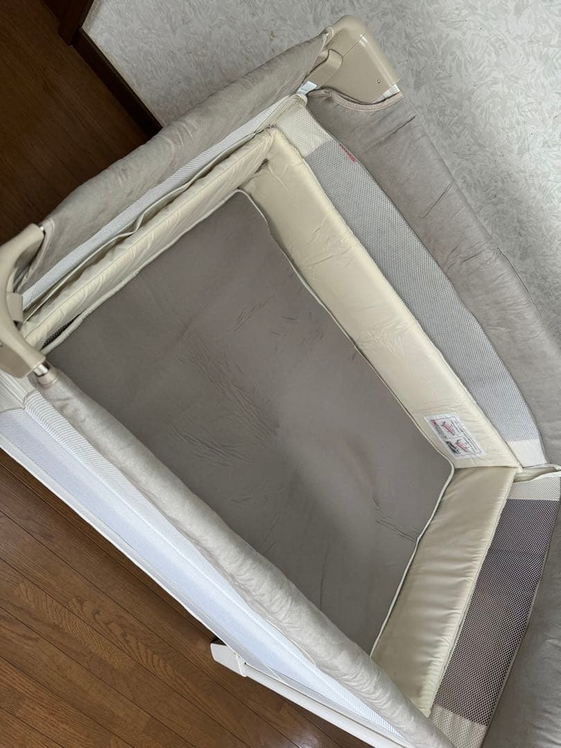 あ*ば様 美品Aprica 折り畳みミニベビーベッド ココネルエアー シュークリ