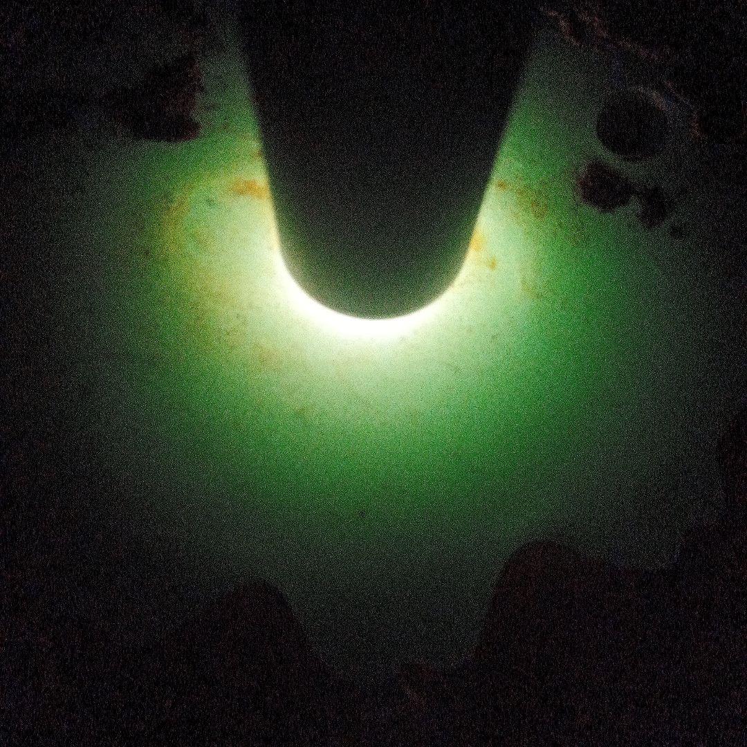 竹田城で御座います。緑色の特大円形子持勾玉　　　勾玉史料　古墳文化副葬品