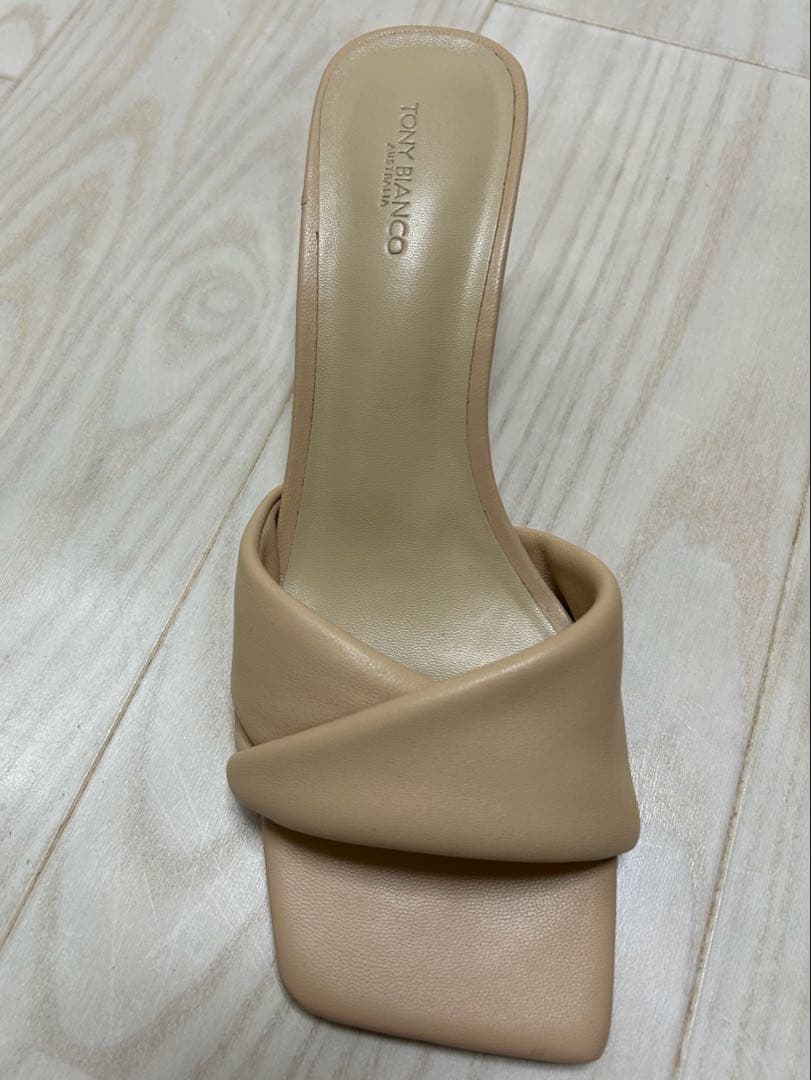 Tony Bianco Alexa Sandal ベージュ