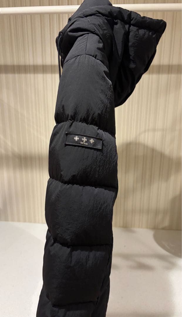タトラス　フーデッドダウンジャケット