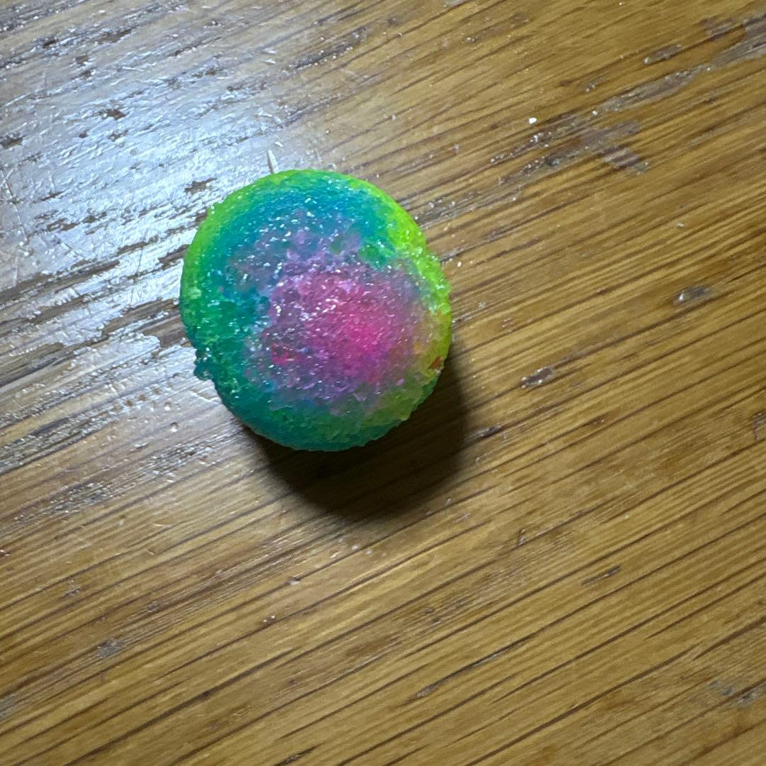 カラフルな円形プラスチックおもちゃ