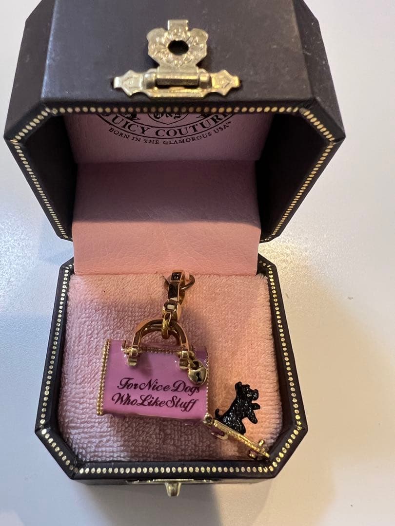Juicy Couture キャリーバッグ型チャーム