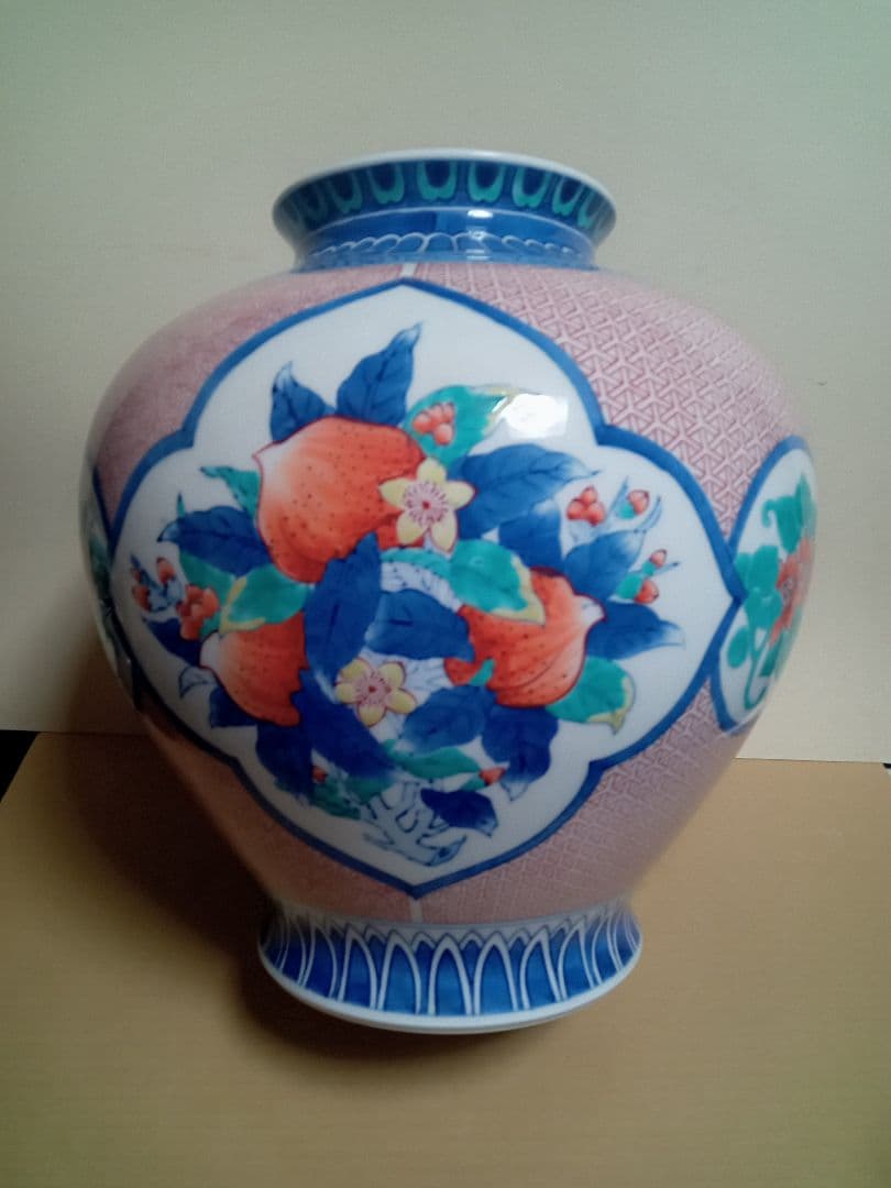 色鍋島桃絵松右衛門の作品です写真１７枚です