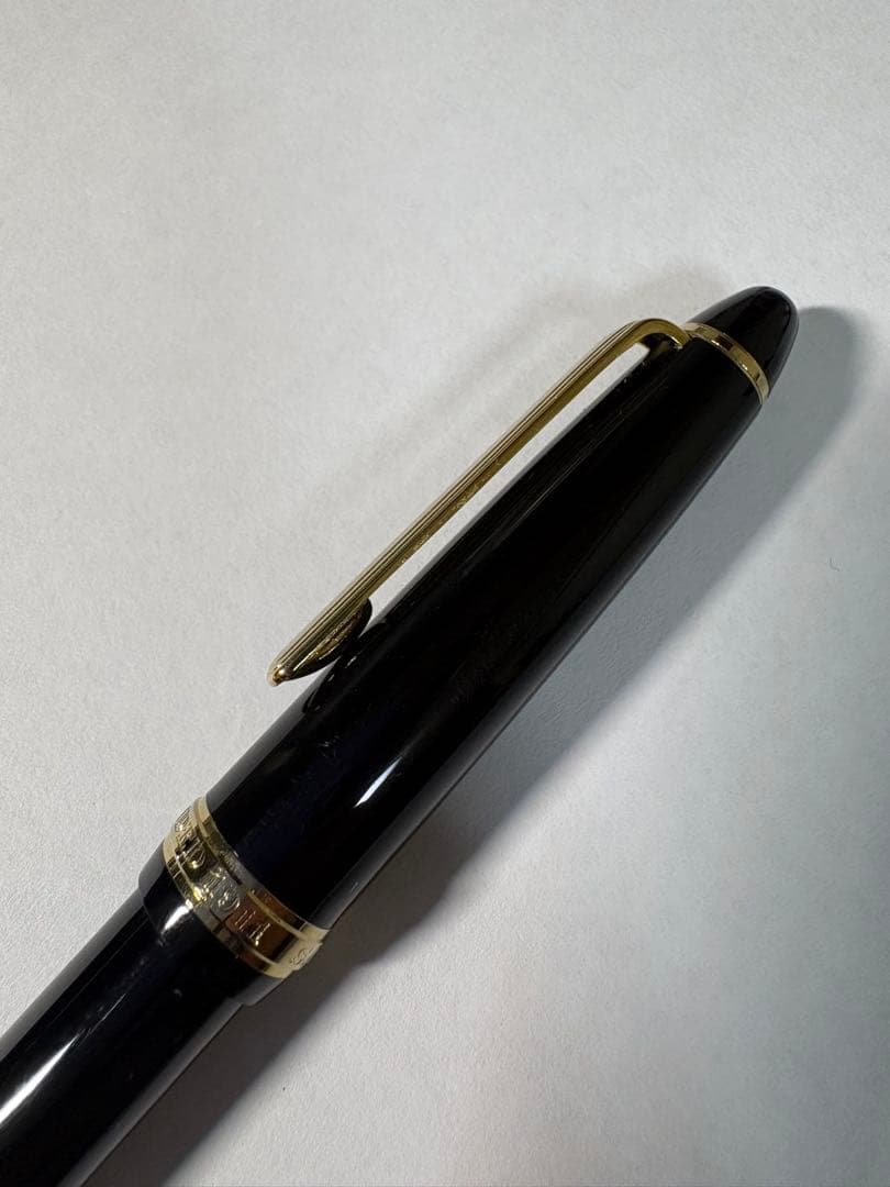 セーラー万年筆　プロフェッショナルギア ボールペン（ブラック × ゴールド）