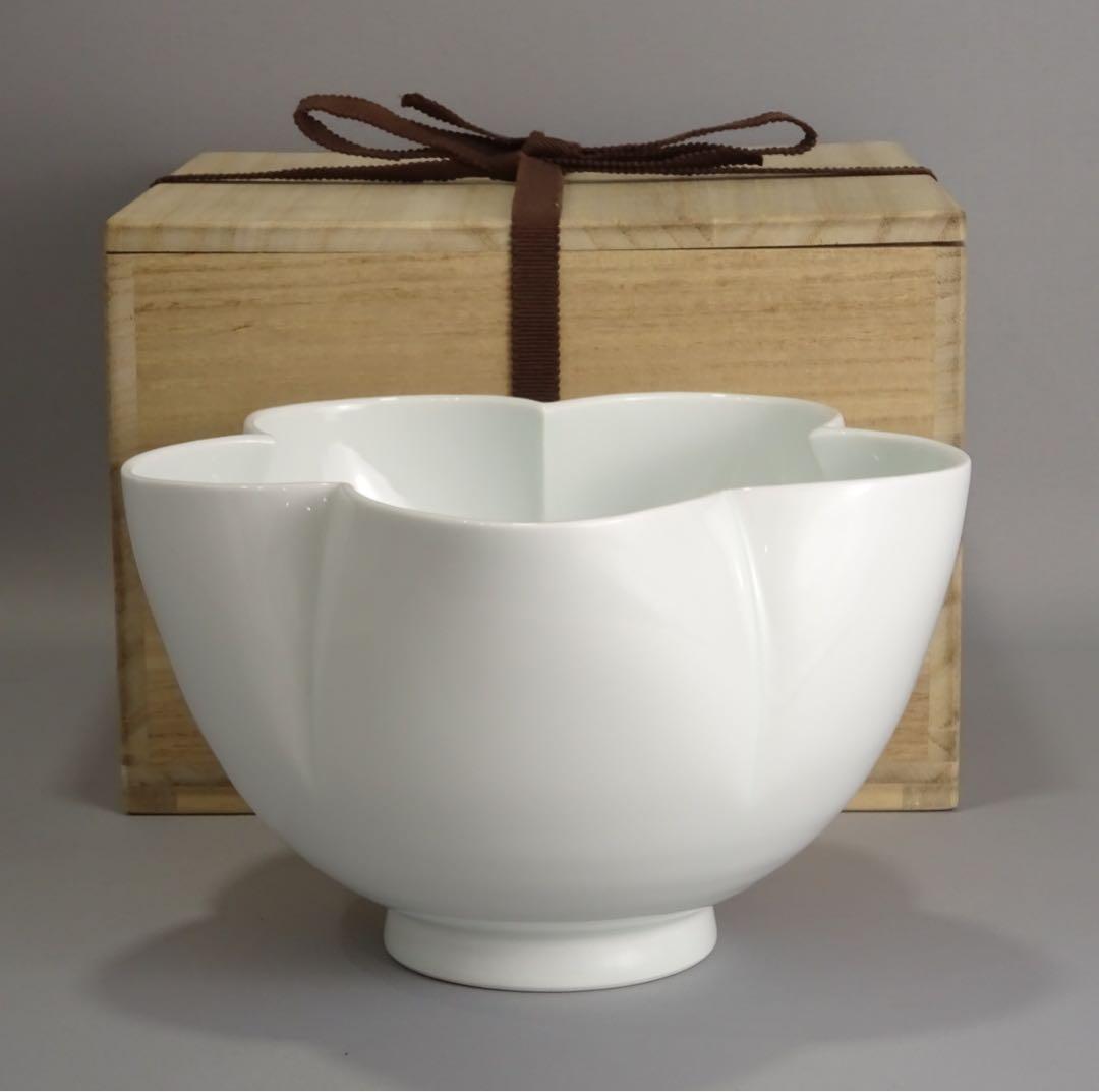 人間国宝　井上萬二　本人作　白磁　花形　花器　合わせ箱　花瓶　壺　花入　有田焼