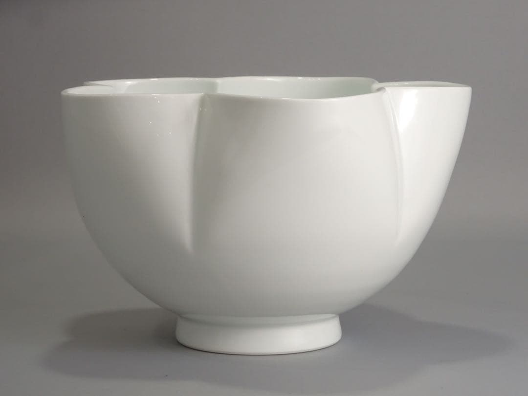 人間国宝　井上萬二　本人作　白磁　花形　花器　合わせ箱　花瓶　壺　花入　有田焼