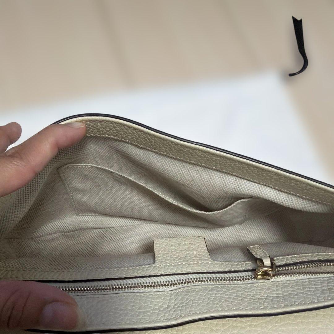 GUCCI アイボリー レザー ショルダーバッグ