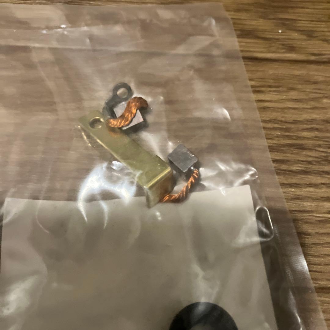 リード100純正セルモーターとオーバーホール用ブラシ