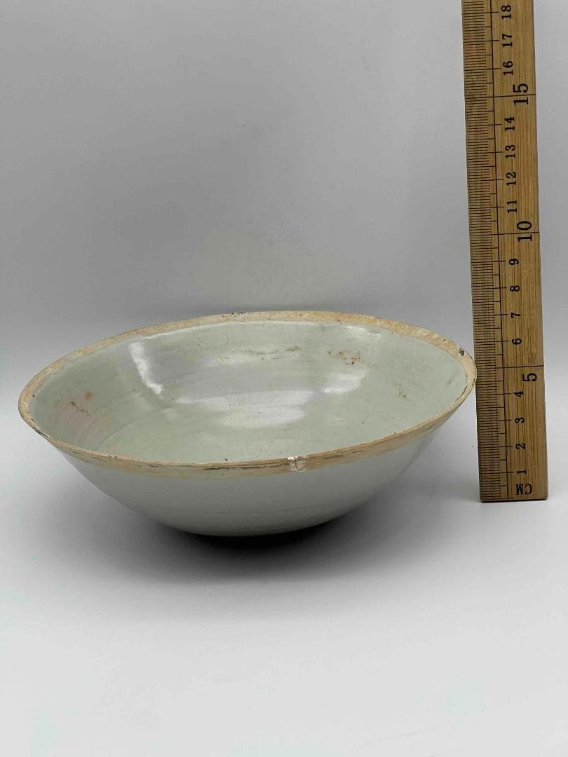 宋時代　定窯　白磁刻魚文茶碗　影青　景徳鎮　唐物　古賞物(C-73)