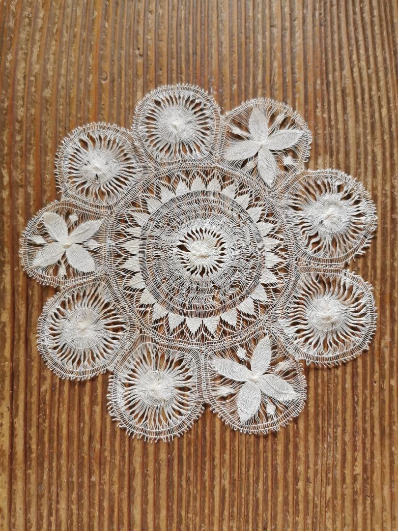 アンティーク テネリフレース 超極細糸 向日葵と太陽と花 アイボリー線状ドイリー