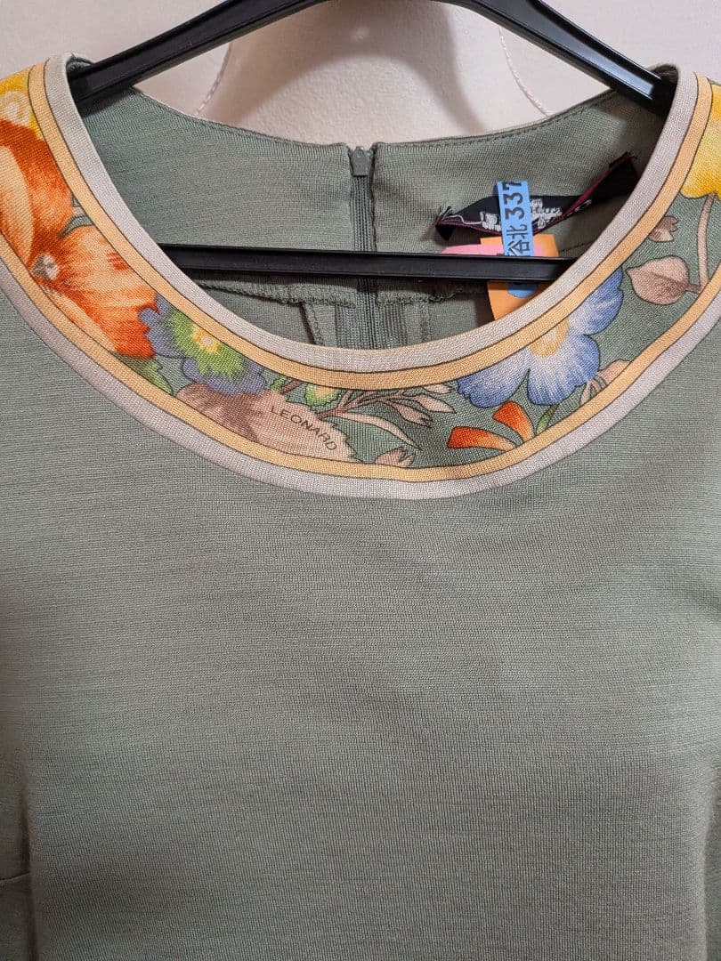 【超美品】レオナールLEONARD 花柄グリーン(若草色)セットアップ
