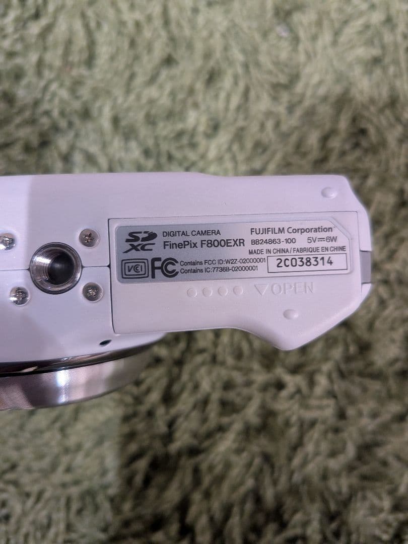 FinePix　F800EXR ホワイト　ジャンク