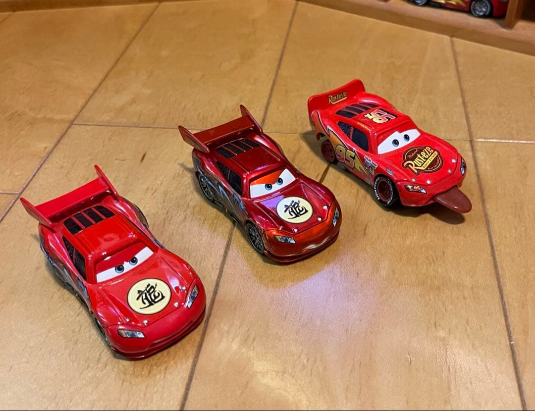 美品　マテルカーズ ライトニング・マックィーン 21台とガイドブック2冊セット