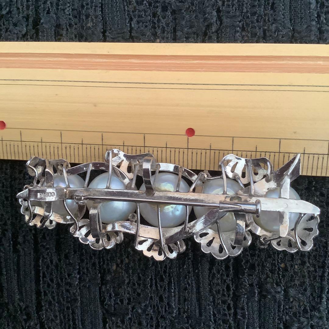 パールブローチ