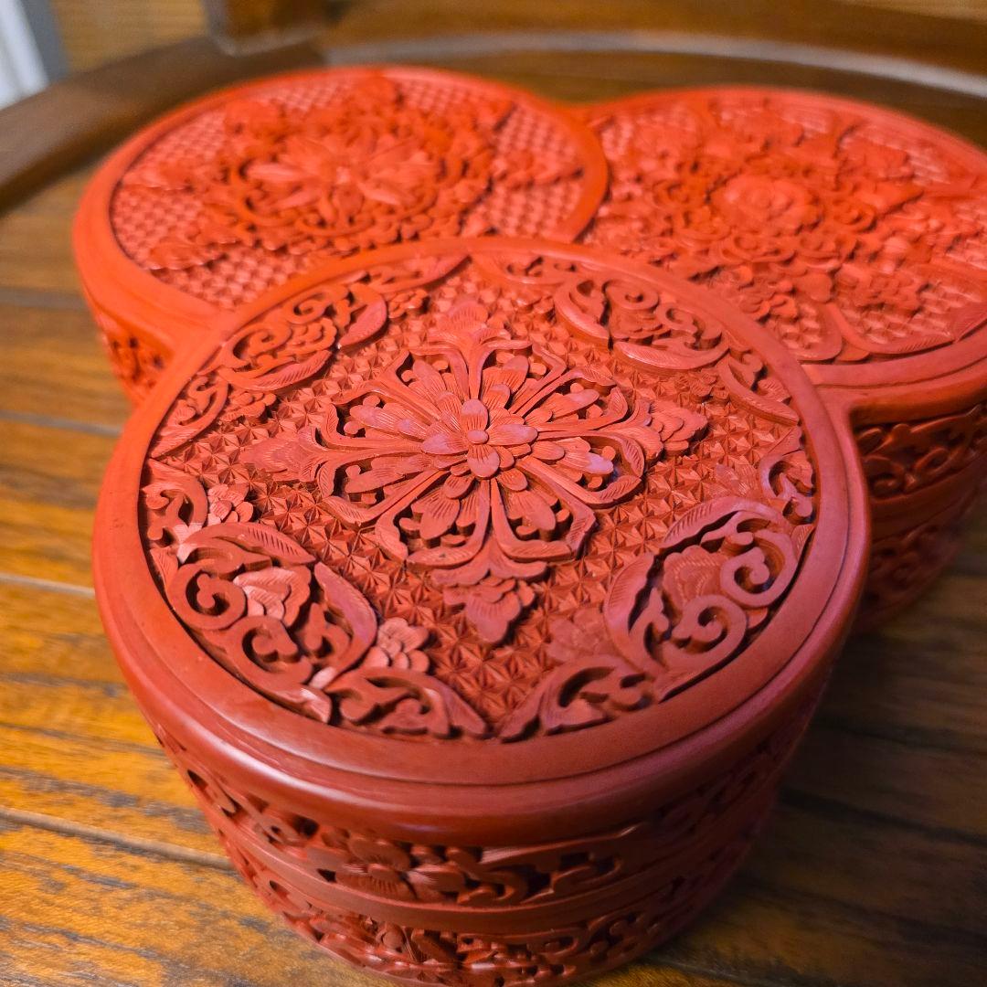 中国　堆朱彫 幾何地唐華唐草文 　三輪蓋物