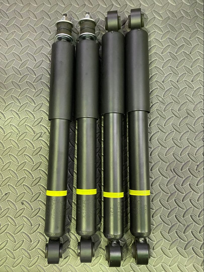 ジムニー　JB64 純正ショック　中古美品　４本セット