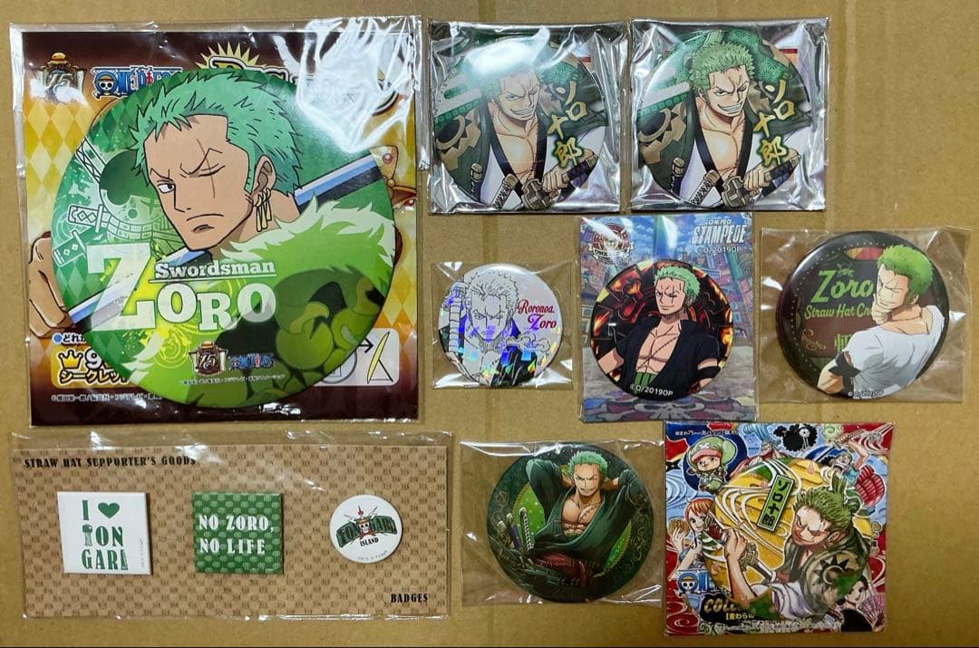 ９点　ONE PIECE ワンピースタワー　缶バッジ　ゾロ　受注限定　韓国限定