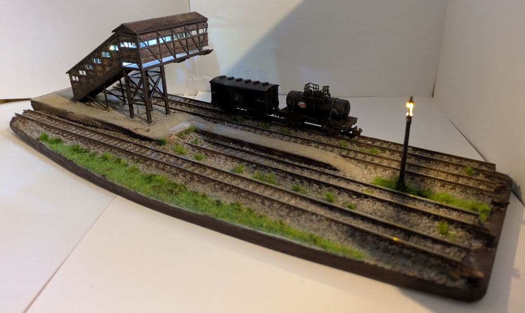 食*ン様 Ｎゲージ・ジオラマ展示台【ローカル駅寸景】※貨車2両付き！