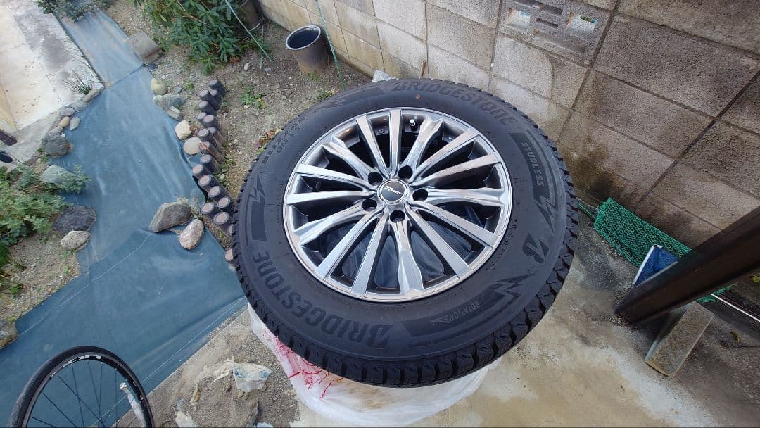 BLIZZAK　DM-V3　225/65R17　2024年　タイヤ4本ホイール付
