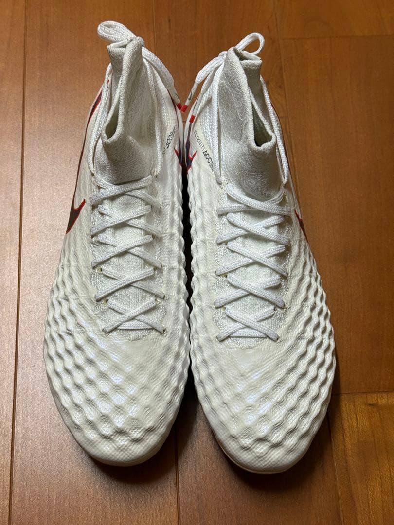さか　NIKE マジスタオブラ