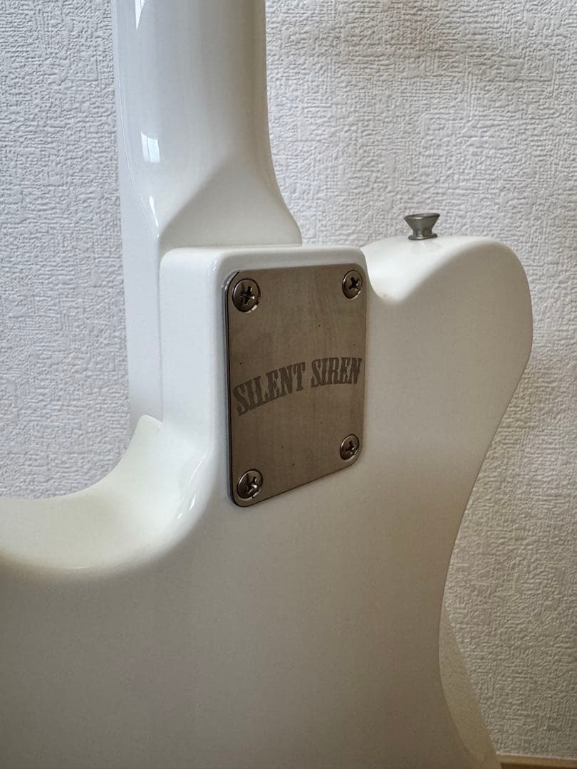 SILENT SIREN エレキギター ホワイト