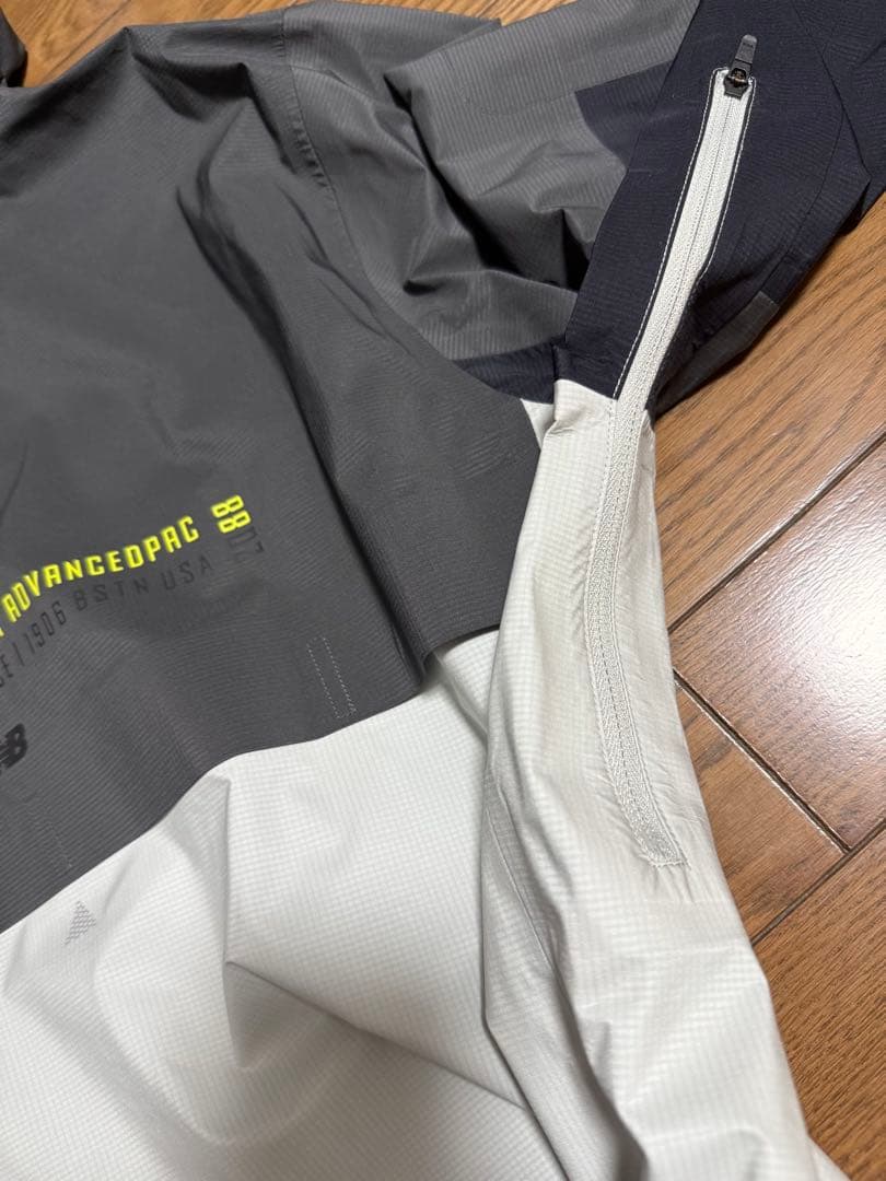 お正月特価！【新品タグ付】定価38,500円！ニューバランス高機能パーカー