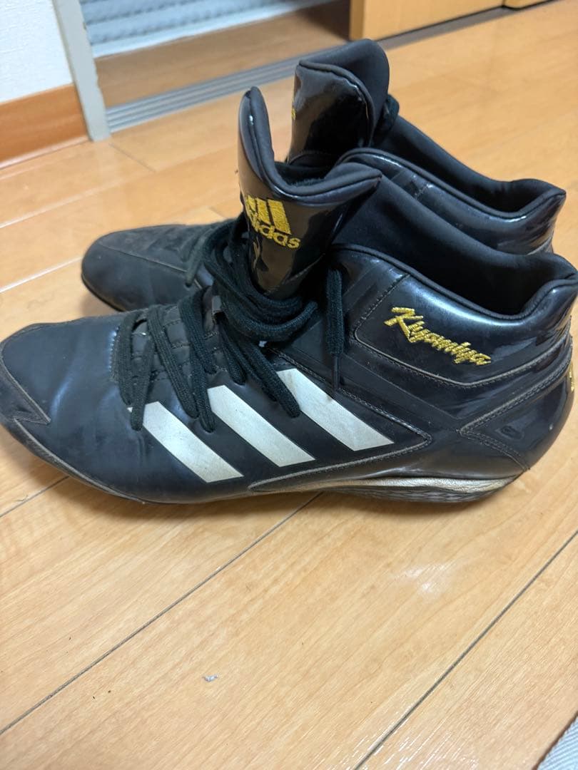 adidas Kugimitsu ブラック/シルバー ハイカットスパイク