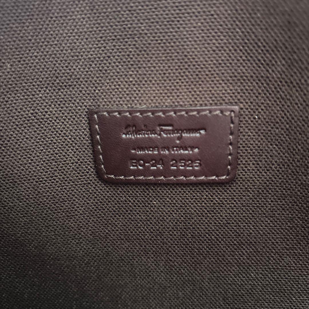 年末年始お値下げ！新品！【SalvatoreFerragamo】レザーバッグ