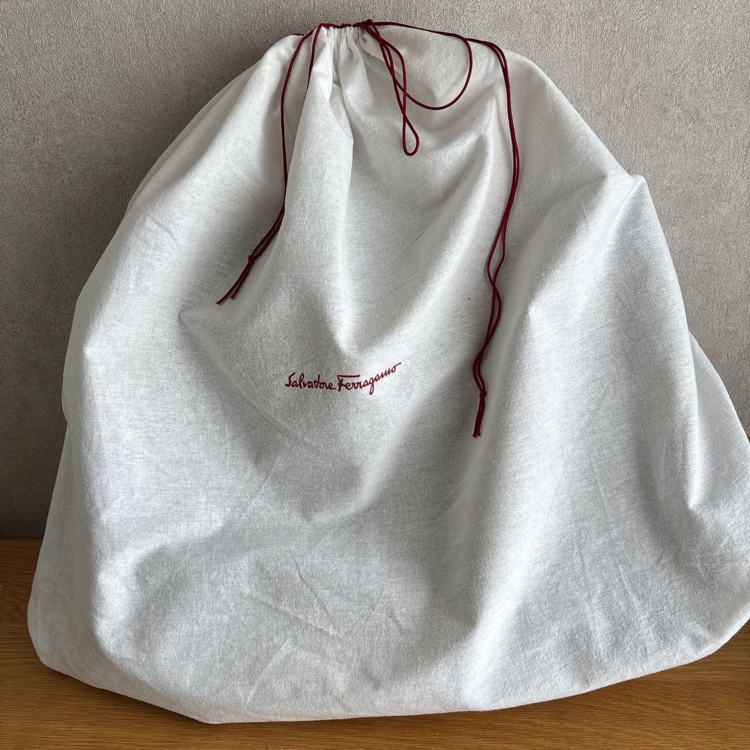 年末年始お値下げ！新品！【SalvatoreFerragamo】レザーバッグ