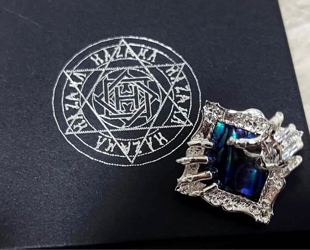 新品未使用　hazama 惹く手あまたのピアス　 シルバー