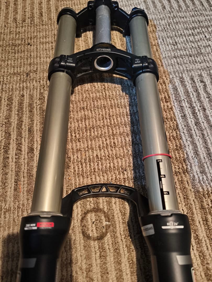 ROCKSHOX Boxxerサスペンションフォーク 26インチ