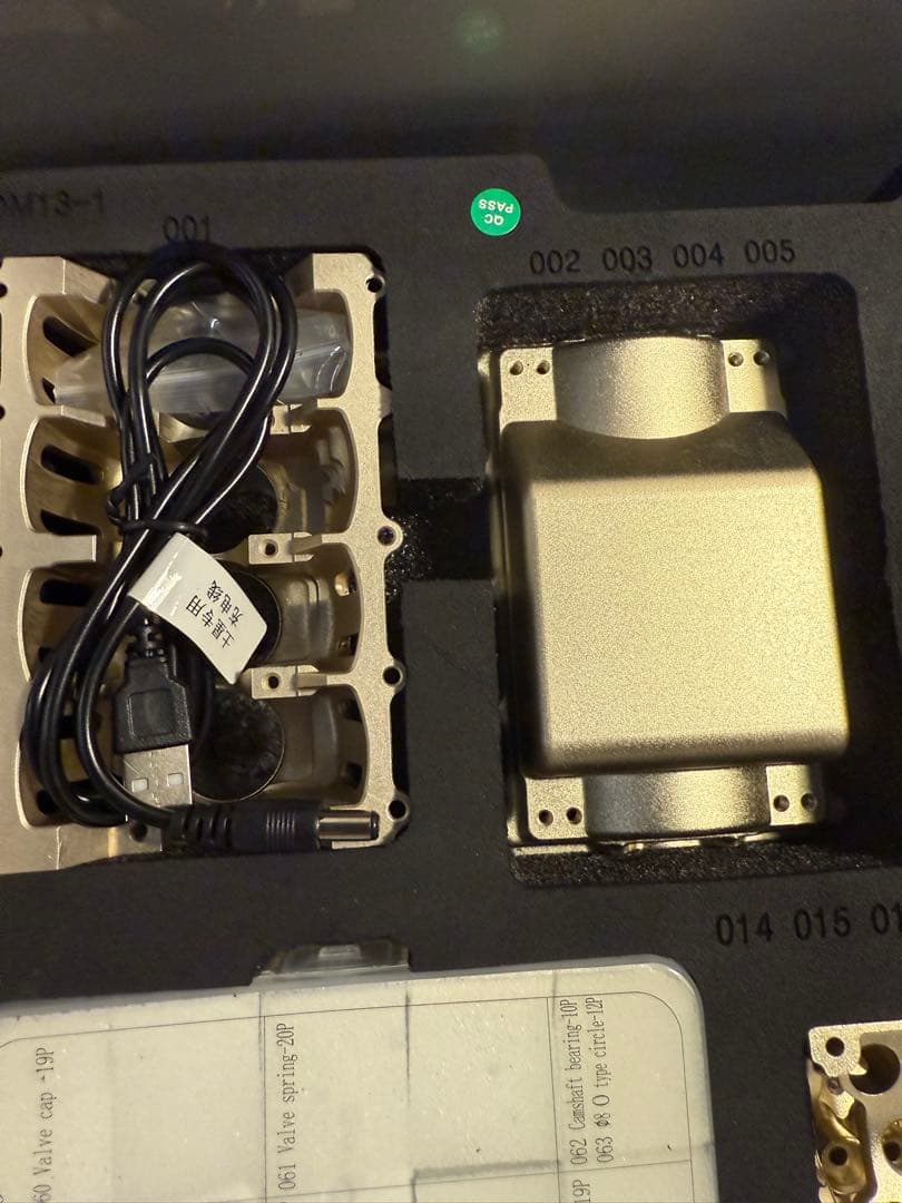 土星エンジン直列4気筒エンジンモデル　フルメタル組み立てキット ホビー