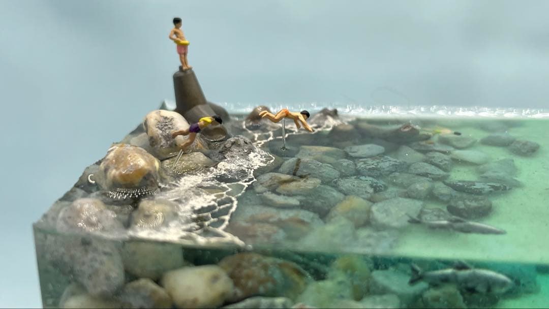 清流で泳ぐ子供たち　ジオラマ