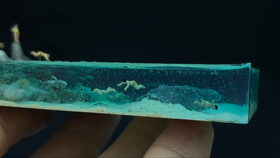 清流で泳ぐ子供たち　ジオラマ