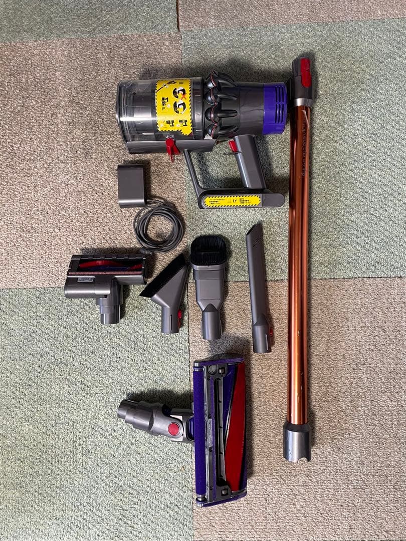 Dyson ダイソン　SV12 コードレスクリーナー