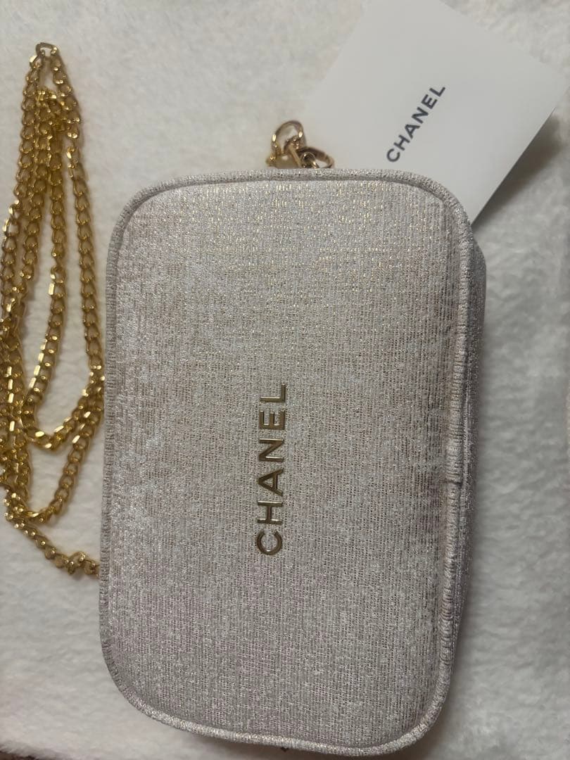 CHANEL シャネル　ホリデー限定 ノベルティ　ポーチ　ベージュ ラメ