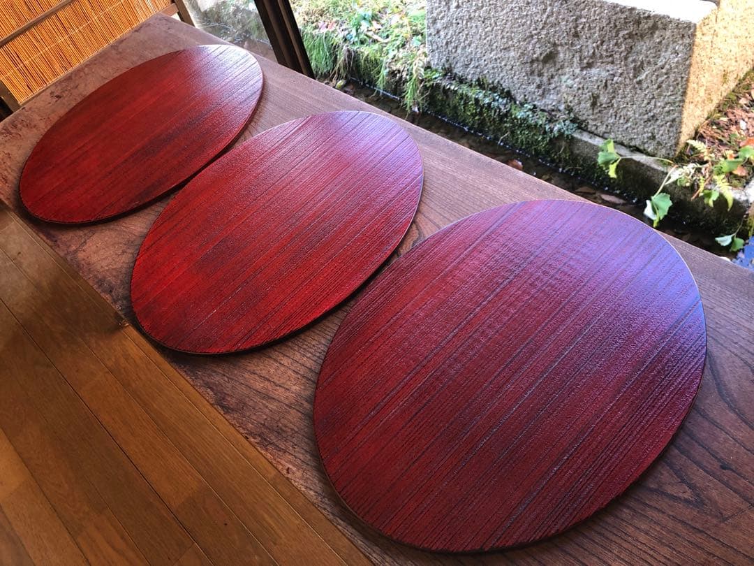 どっしり刳り貫き木地に深みある溜塗の美しいお膳3点（検越前塗敷板お盆