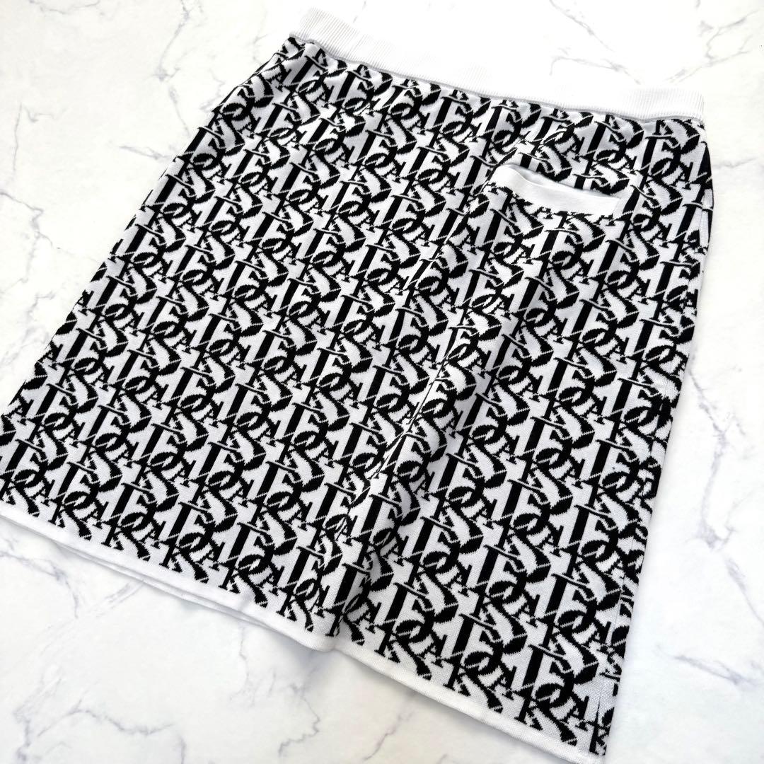 【ダックスゴルフ】ニットセットアップ　カーディガン　スカート　ロゴ柄　ホワイト