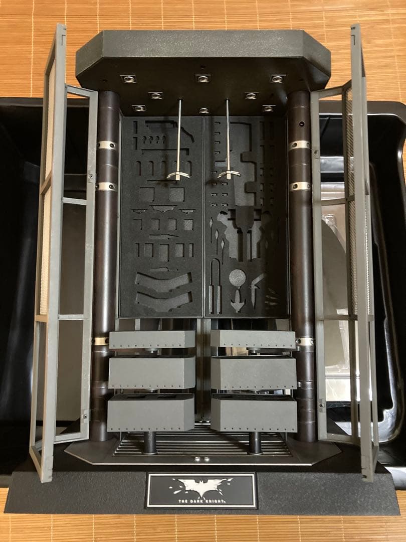 ホットトイズ バットマン ダークナイト アルフレッド & 格納庫 限定版