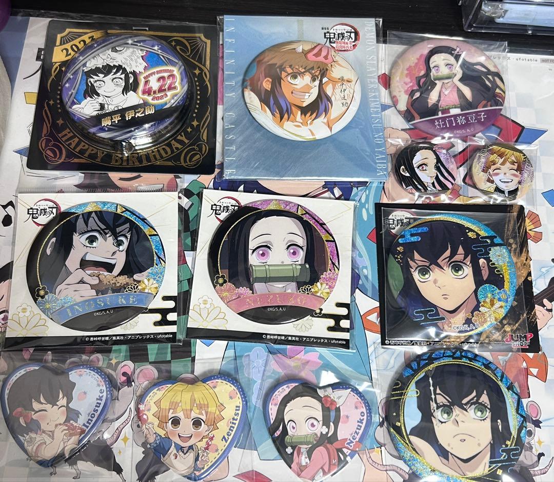 鬼滅の刃 我妻善逸　竈門禰豆子 嘴平伊之助 12点セット　まとめ　缶バッジ