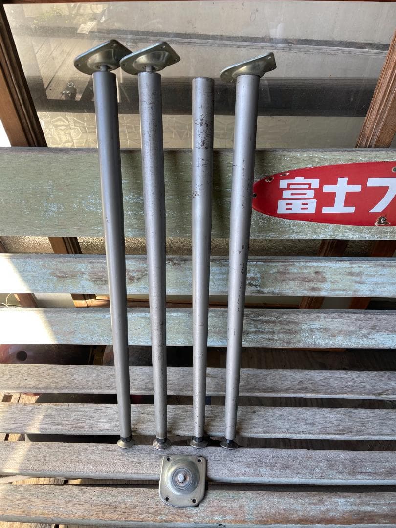 ラ*ト様 ❤️❤️❤️ジャンクガーデンの演出用　古いテーブルの足 　　　テレビ