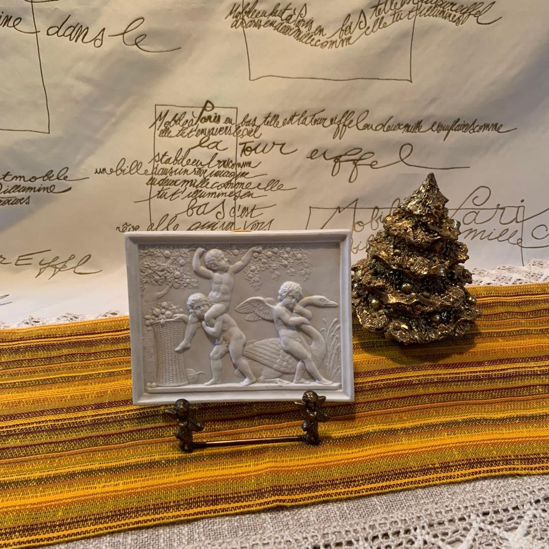 ビングオーグレンダール　レアなアンティークのビスク焼きの天使の子供達の陶板！