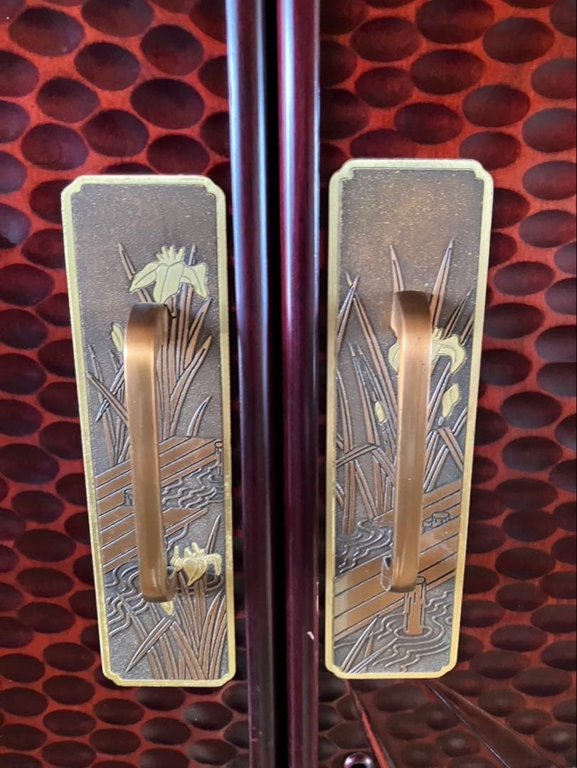 鎌倉彫の洋服箪笥