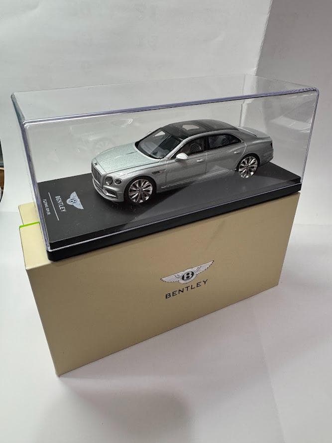 正規品　現行型　BENTLEY Fling spur 1/43 ミニカー