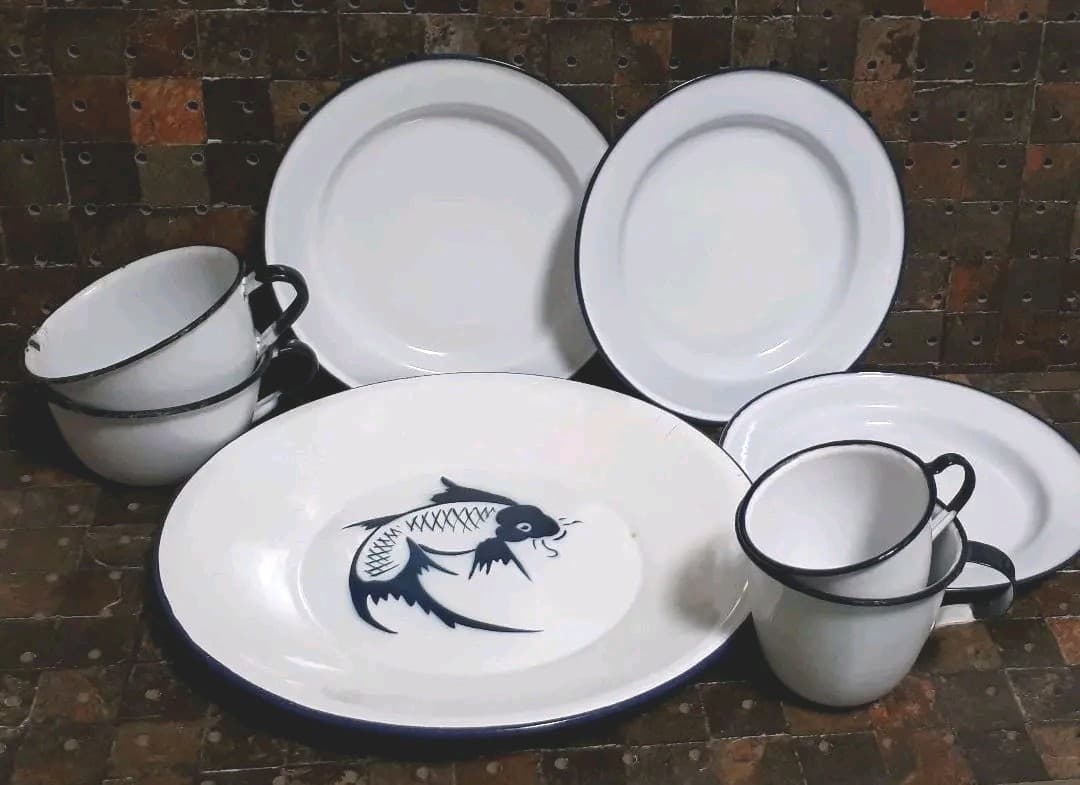 ホーロープレート４枚&コーヒーカップ４個セット スウェーデン製