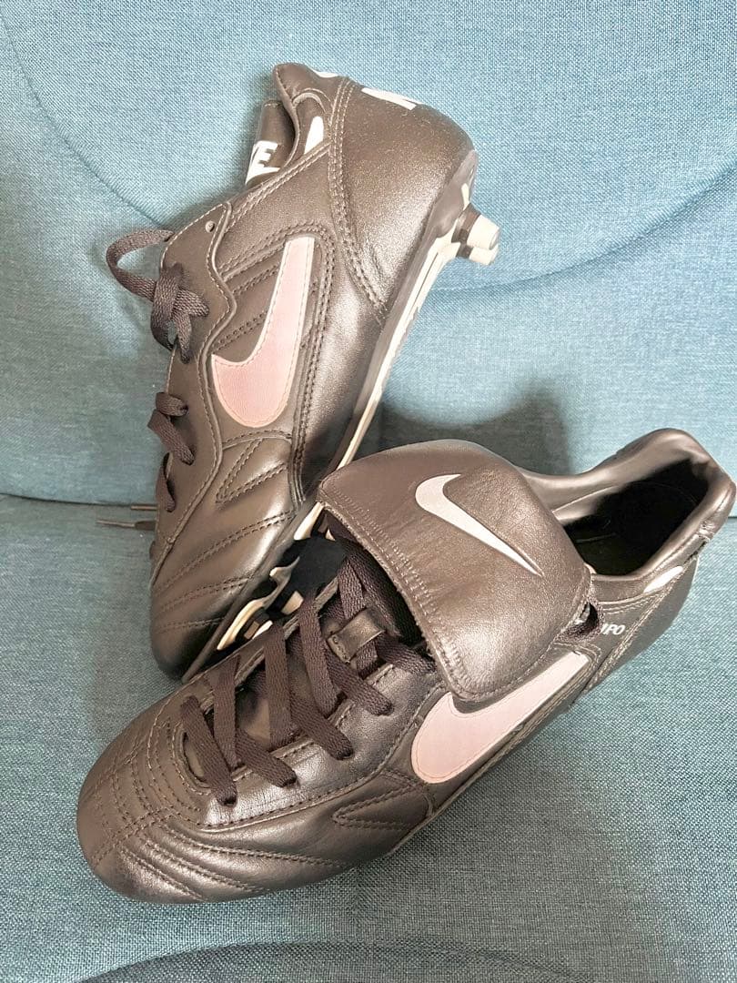 ナイキティエンポプレミア26.5cm